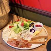 Mediterranean Breakfast with Bacon