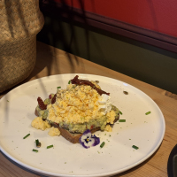 Scrambled Eggs with Mashed Avocado