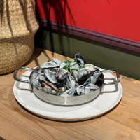 Mussels in White Wine and Cream Sauce